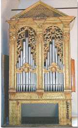 L'organo a canne custodito nella chiesa